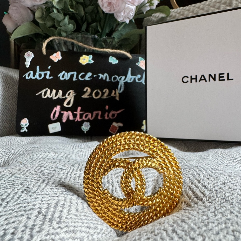 Chanel Vuntage Brooch *PRICE is FIRM*